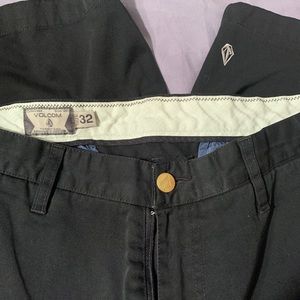 VOLCOM flat front shorts